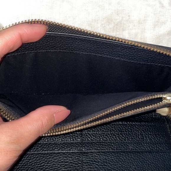 Tory Burch Black Wallet with Gold Logo Excellent Condition ✅ - Picture 5 of 9